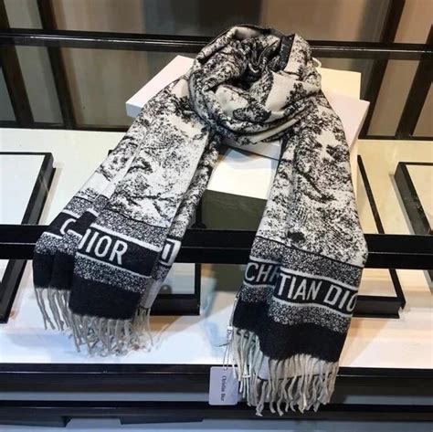 dior 披肩|Scarves & Shawls .